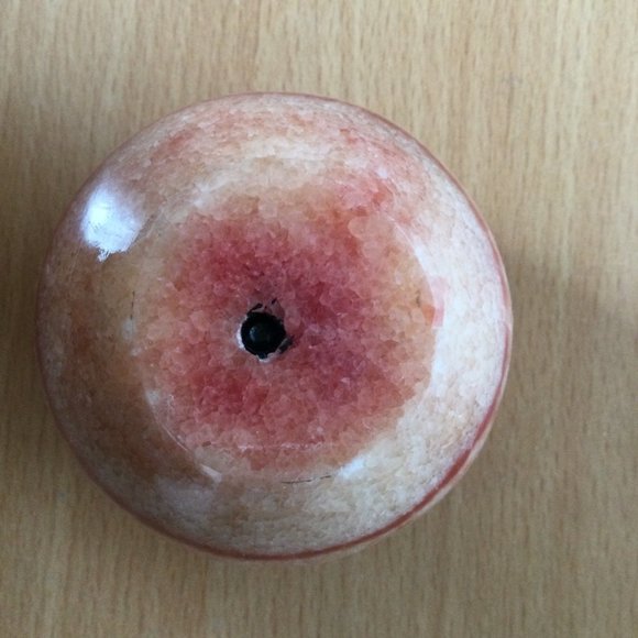 Beautiful pink stripe stone apple figurine paperweight pink red 445g - Picture 6 of 7